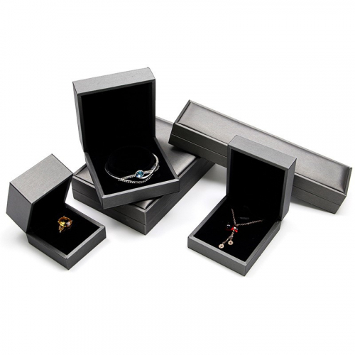 Футляр из искусственной кожи для украшений_2 502333 66.97 ₽