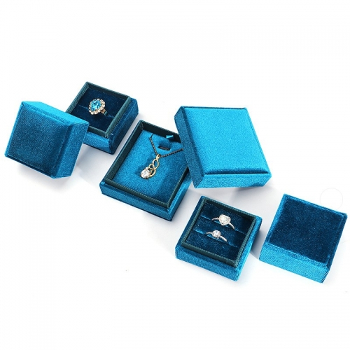 Подарочный футляр для украшений (возможно с вашим логотипом)_0 503605 133.95 ₽
