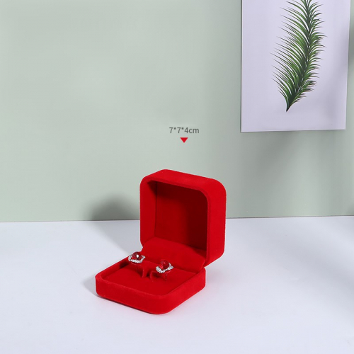Футляр из искусственной кожи для колец и сережек_8 502898 70.60 ₽