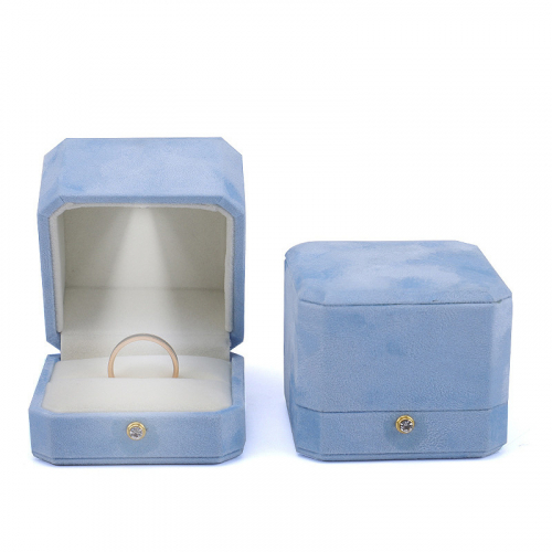 Футляр с подсветкой для кольца и подвески_3 503192 376.73 ₽