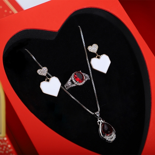 Подарочная коробка "Love" для ювелирных изделий_3 500132 544.17 ₽