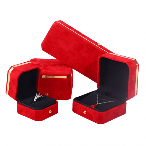 Красный бархатный футляр для украшений_4 503206 279.06 ₽