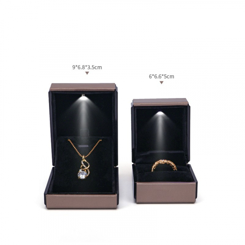 Подарочный футляр с подсветкой для украшений_6 502771 83.72 ₽