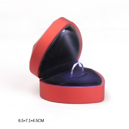 Подарочный футляр в виде сердца с подсветкой, 6,5*7,1*4,5 см_4 500058 181.39 ₽