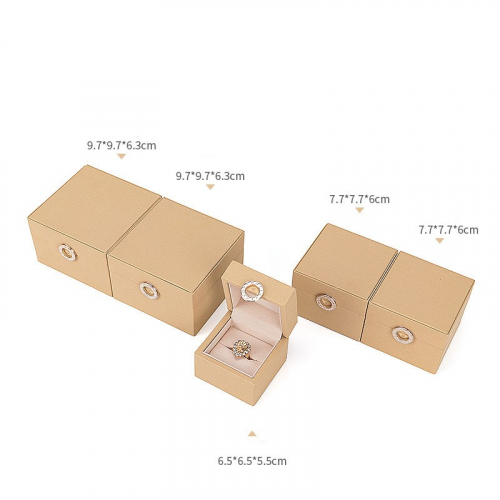 Футляр из искусственной кожи для украшений_5 503235 352.19 ₽