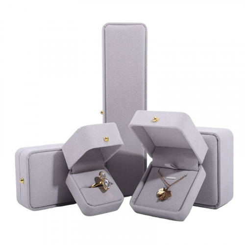 Подарочный футляр из флисовой ткани для ювелирных украшений_4 502731 64.18 ₽