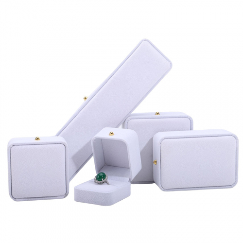Подарочный футляр из флисовой ткани для ювелирных украшений_5 502731 64.18 ₽