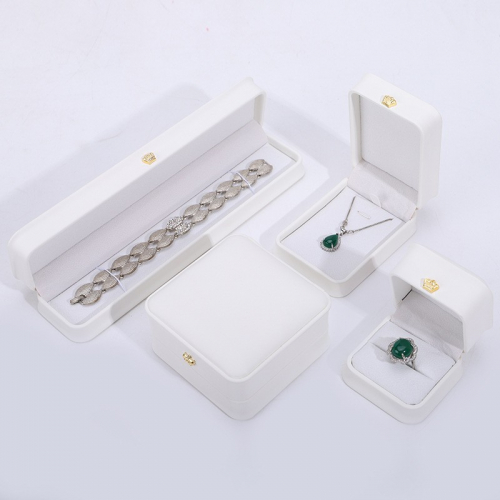 Подарочный футляр из искусственной кожи_6 502416 77.86 ₽