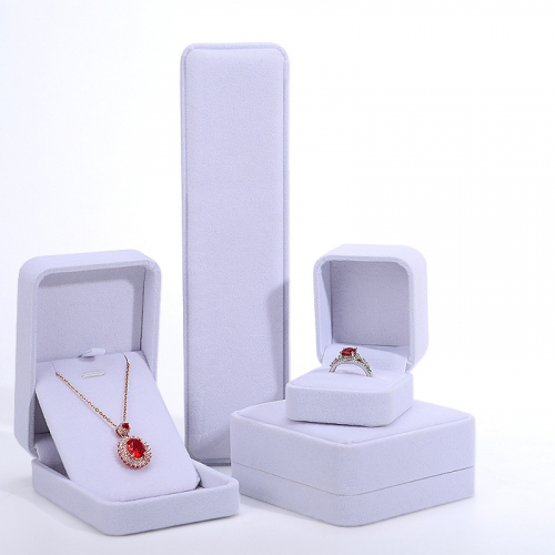 Бархатный футляр для ювелирных украшений_8 502195 41.30 ₽