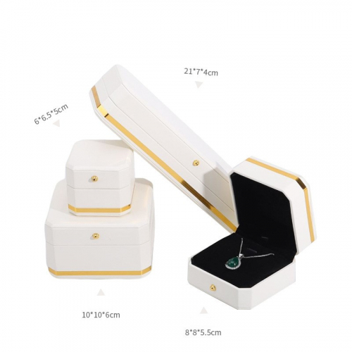 Футляр из искусственной кожи для ювелирных украшений_5 502516 207.50 ₽