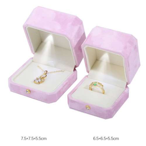 Футляр с подсветкой для кольца и подвески_5 503192 376.73 ₽