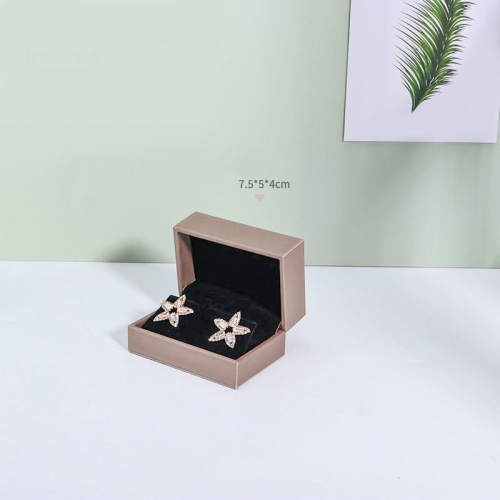 Футляр из искусственной кожи для колец и сережек_11 502898 70.60 ₽