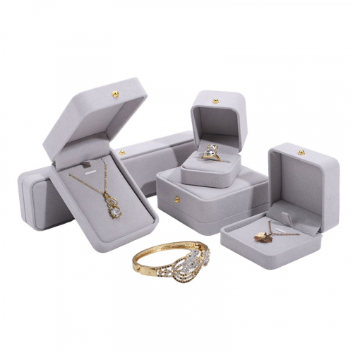 Подарочный футляр из флисовой ткани для ювелирных украшений_6 502731 64.18 ₽