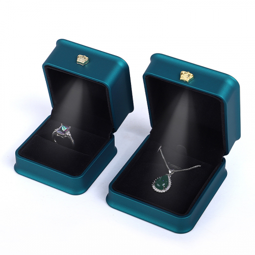 Футляр из искусственной кожи для украшений_2 502864 153.48 ₽