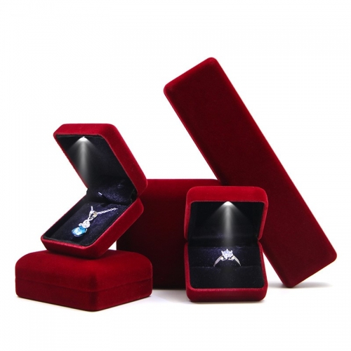 Футляр для ювелирных украшений с подсветкой_2 500144 209.30 ₽