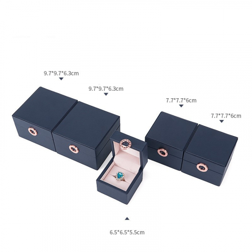 Футляр из искусственной кожи для украшений_6 503235 352.19 ₽