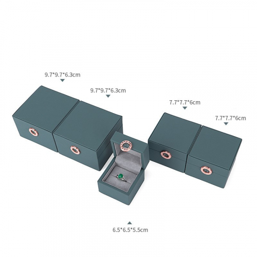Футляр из искусственной кожи для украшений_7 503235 352.19 ₽