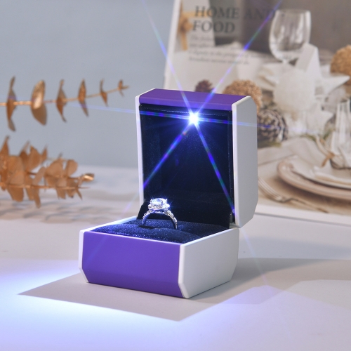 Подарочный футляр с подсветкой для колец, 5,8*6,5*5,2 см_10 499810 0.00 ₽