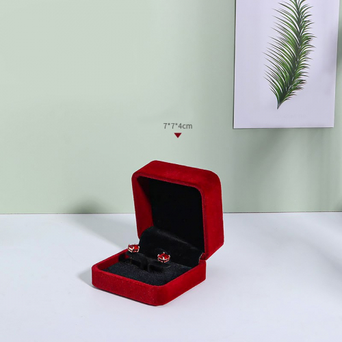 Футляр из искусственной кожи для колец и сережек_13 502898 70.60 ₽