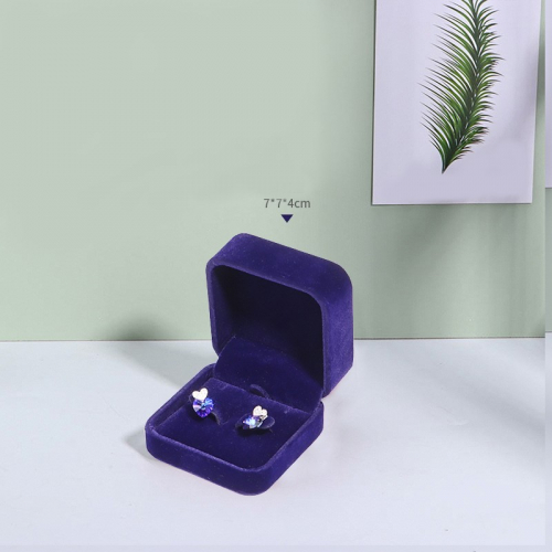 Футляр из искусственной кожи для колец и сережек_14 502898 70.60 ₽