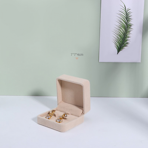 Футляр из искусственной кожи для колец и сережек_15 502898 70.60 ₽