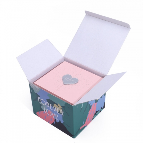 Футляр подарочный для ювелирных украшений, 13,6*12,8*10,4 см_3 500198 2 084.61 ₽