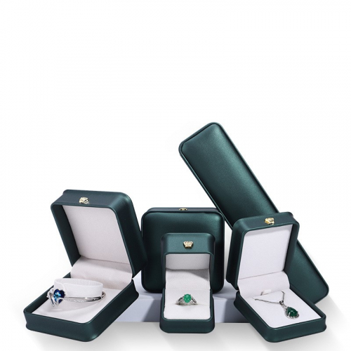 Подарочный футляр из искусственной кожи_10 502416 77.86 ₽