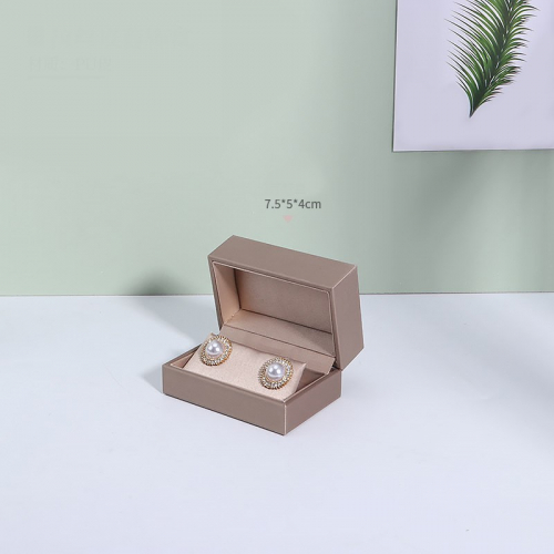 Футляр из искусственной кожи для колец и сережек_16 502898 70.60 ₽